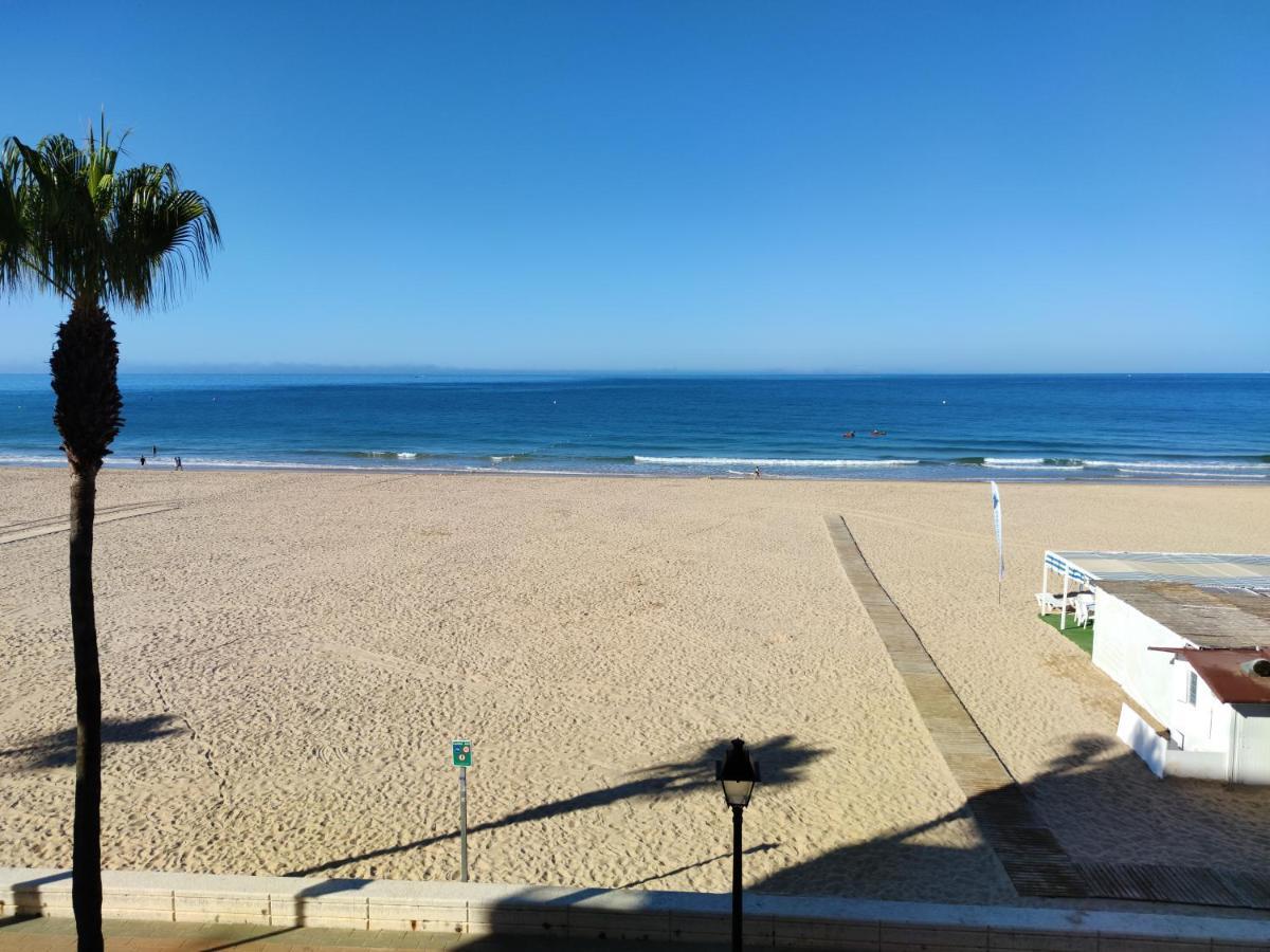 Primera línea de playa. Zona playa Costilla. Rota Exterior foto